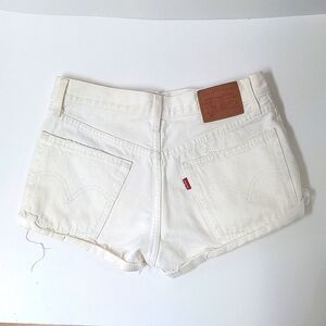 Levi’s 501 Raw Hem White/Cream Denim Shorts (W25)